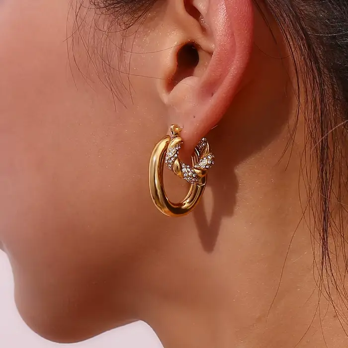 Boucles d'oreilles à la mode en acier plaqué or avec motif floral hypoallergénique pour femmes occasions spéciales
