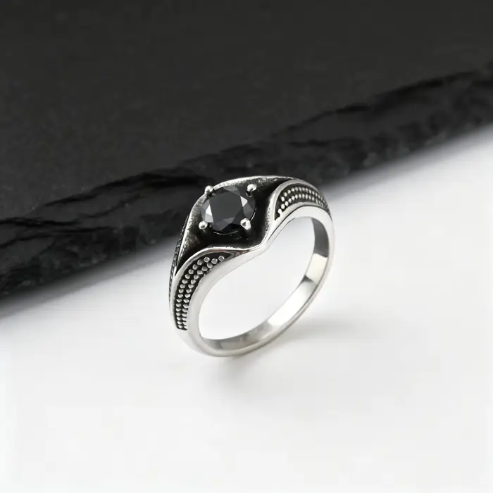 Bague en Acier Inoxydable Noir avec Pierre CZ pour Homme – Bijou Tendance, Idéal pour le Quotidien, les Fêtes et le Style Urbain – Accessoires de Mode en Gros