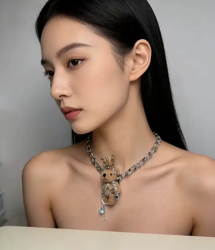 Collier ours bleu royal avec pendentif couronne, design de luxe, chaîne de clavicule d'été, cadeau de fête pour femmes