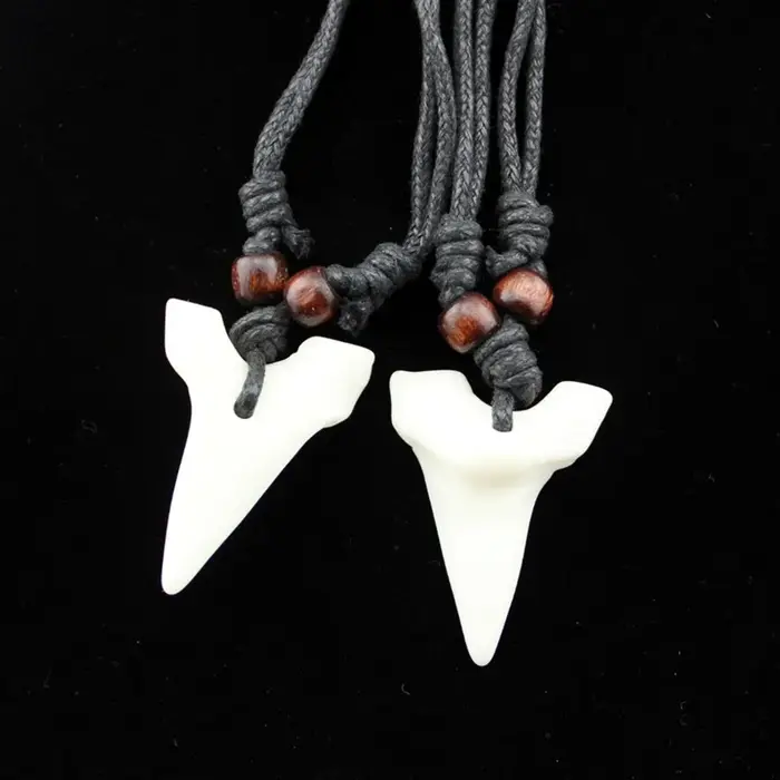 Collier de dent de requin Yak Sophia pour hommes et femmes