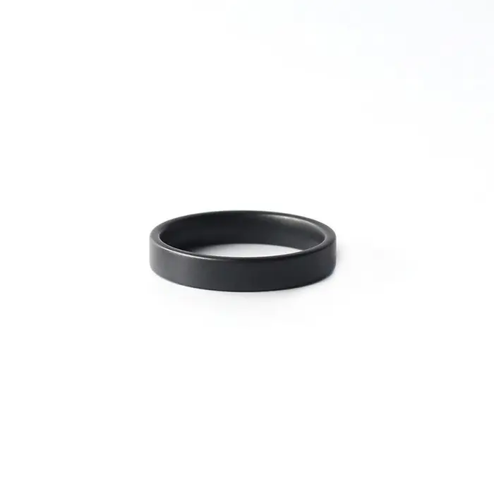 Bague en céramique noire mate de 4mm pour hommes