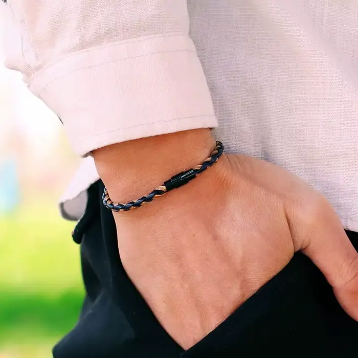 Nouveaux hommes Bracelet en cuir Double sécurité aimant boucle à la main tressé