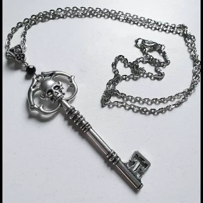 Collier Clé Squelette Couleur Argent Antique, Pendentif Créatif, Bijou Punk Audacieux, Nouveauté Gru