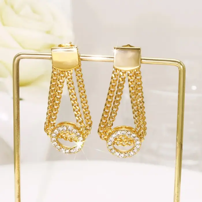 Ensemble de bijoux femmes à la mode plaqués or 18K avec collier bracelet boucles d'oreilles et bague pour occasions spéciales