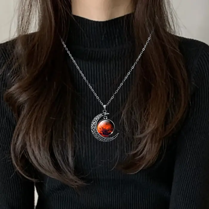 Collier en alliage de zinc avec pendentif en verre saturne design galaxie lune pour femmes occasions spéciales