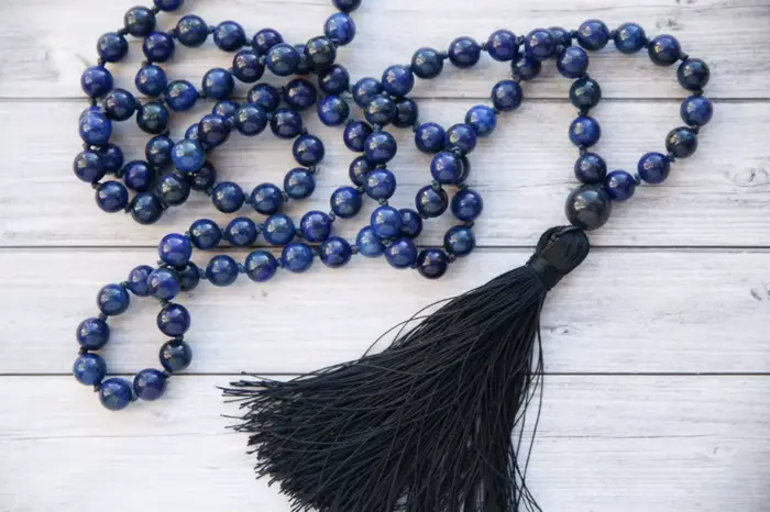 Collier Long Bleu en Pierre 108 Naturelle