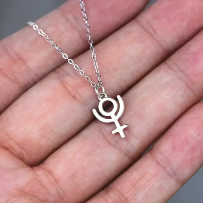 Collier système solaire en acier inoxydable avec pendentif Pluton pour femmes occasions spéciales soirée de gala mariage anniversaire cadeau unique