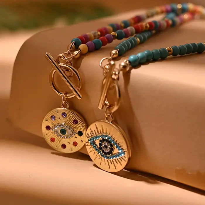 Collier pendentif oeil à la mode et enchanteur