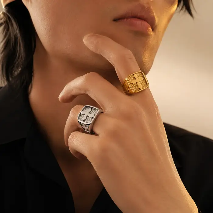 Bague Chevalière Rétro en Acier Inoxydable Plaquée Or 18 Carats Style Punk Gothique pour Homme Occasions Spéciales