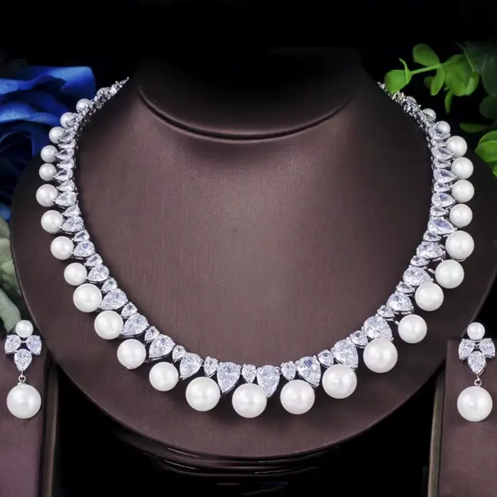 Ensemble de bijoux de luxe avec perle simulée et zircons cubiques pour femmes occasions spéciales