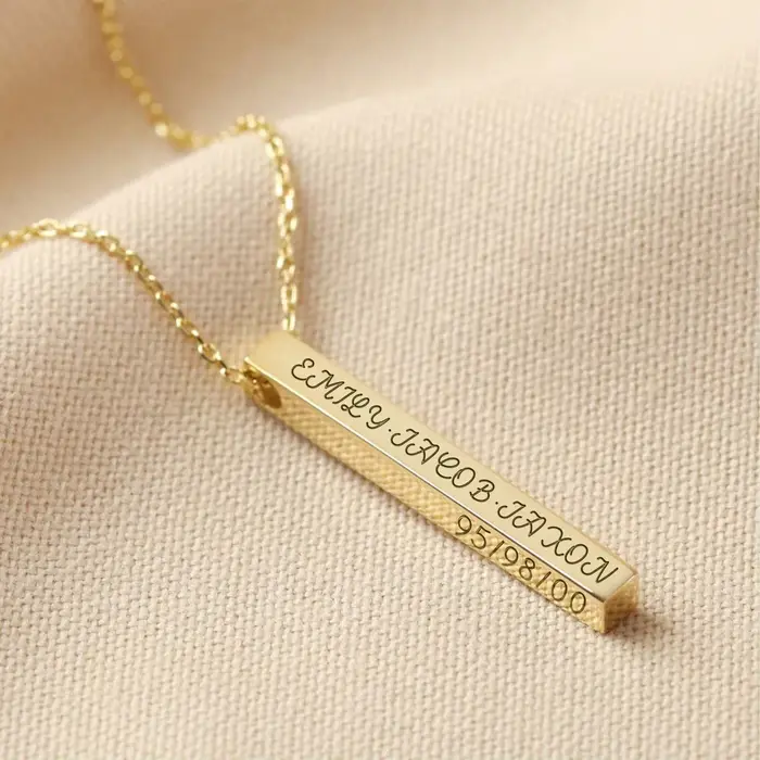 Collier personnalisé avec lettre gravée en acier inoxydable plaqué or pour femme occassions spéciales anniversaire mariage cérémonie de remise de diplôme