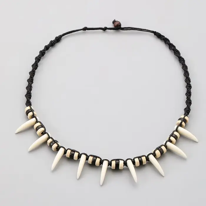 Collier dents de loup bohème tissé à la mode