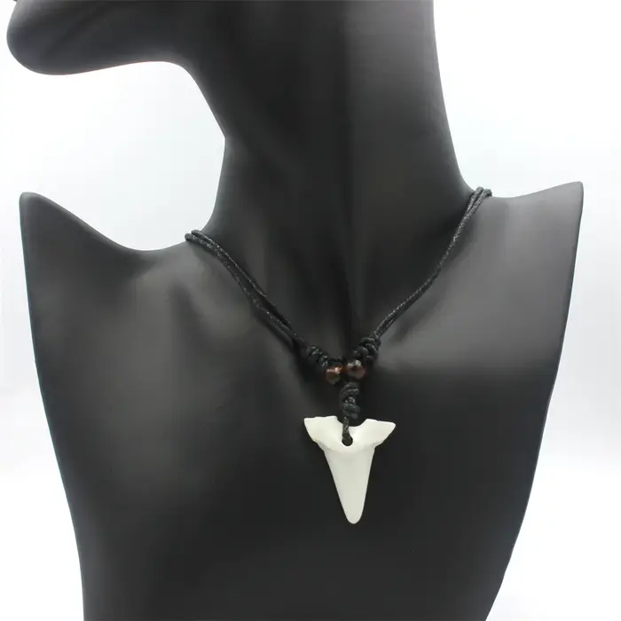 Collier Dent De Requin Implantation Os Pendentif Amulette Bijoux Punk Hommes Femmes Sorties Nocturnes Occasions Spéciales