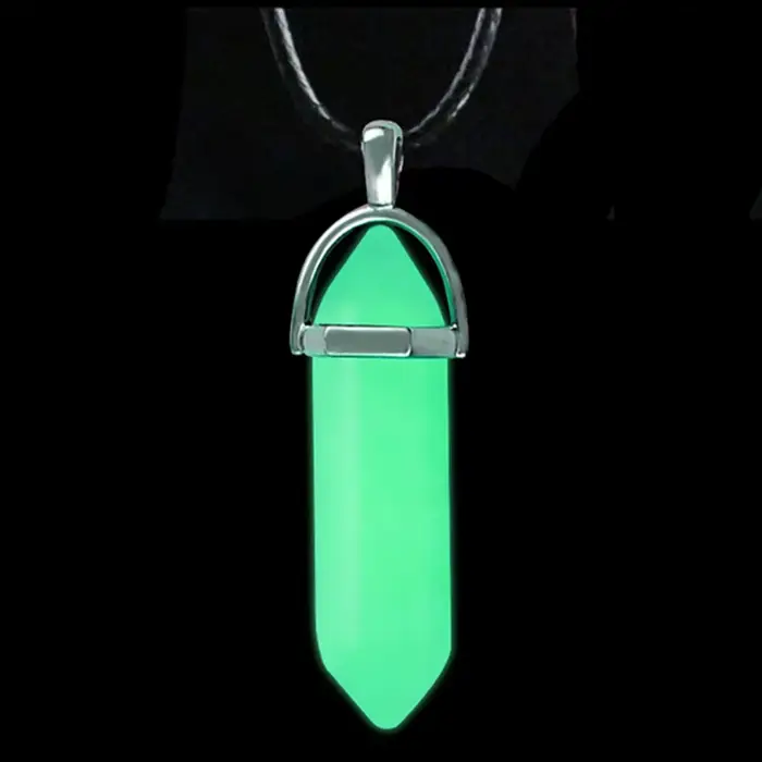 Collier colonne hexagonale en pierre lumineuse foncée avec cristal naturel brillant pour femmes occasions spéciales partys fêtes mariage anniversaire