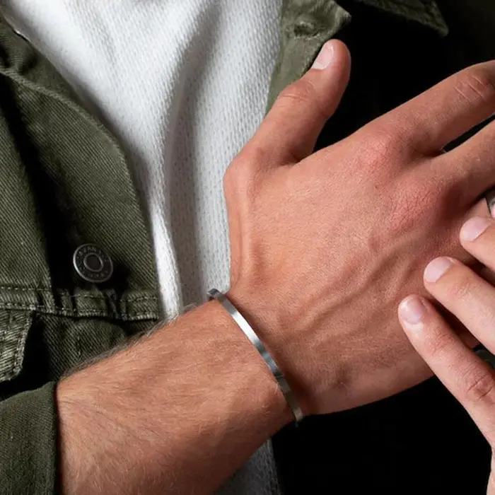 Bracelet manchette pour hommes