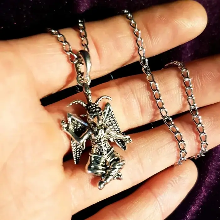 Collier Sceau de Baphomet Main Gauche Chemin Symbole Occulte pour Femmes Hommes Partie Gothique Neo-Gothique Occasionnels Occultistes