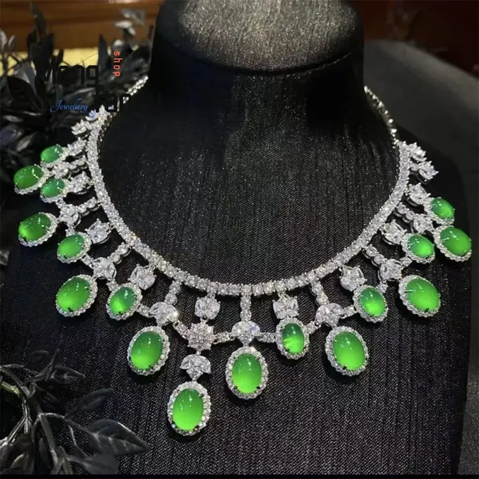 Collier en jade émeraude naturel avec agate verte impériale et diopside chromé pour femmes occasions spéciales élégance et sérénité