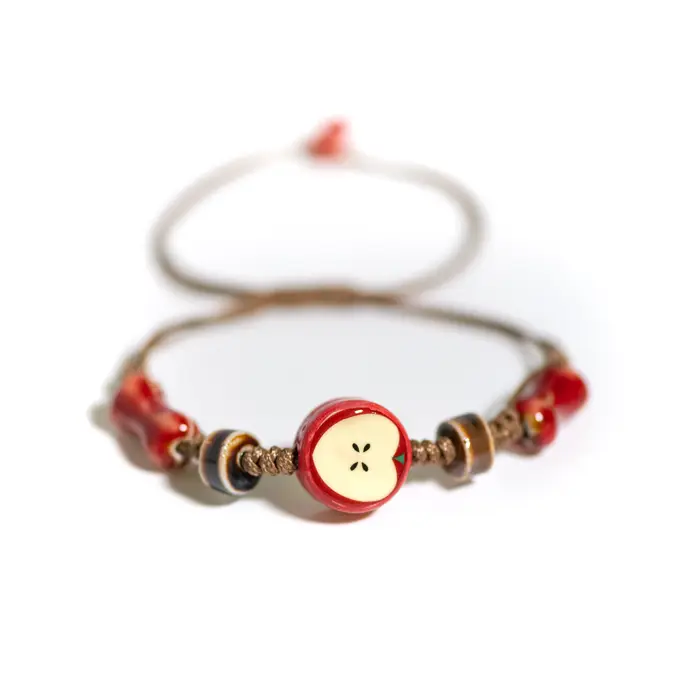 Bracelet en céramique de pomme fait à la main