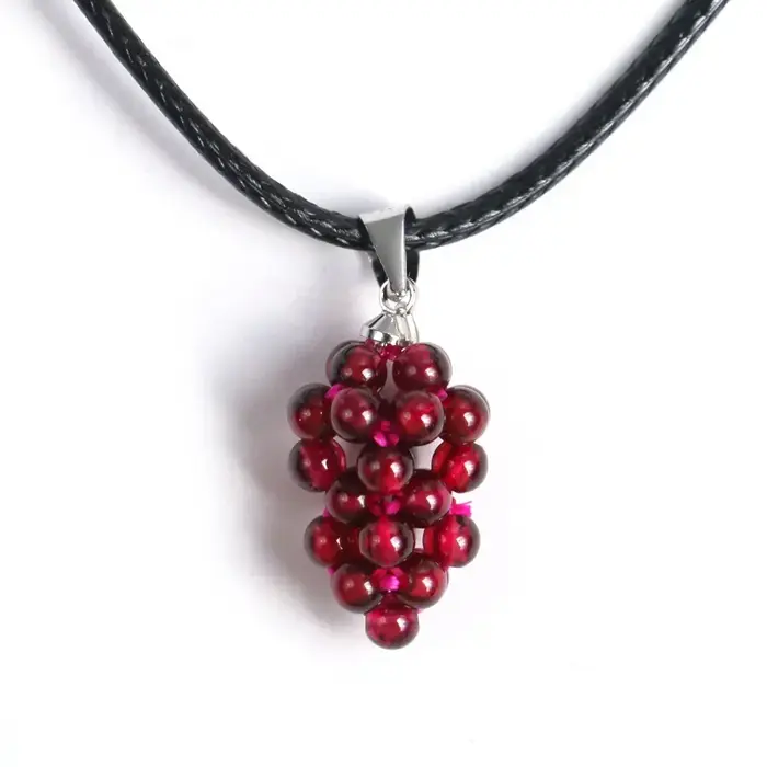 Colliers pendentifs en grenat naturel