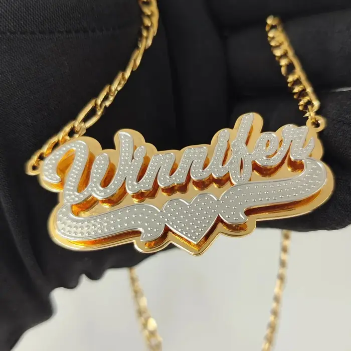 Collier avec plaque signalétique en or 18 carats