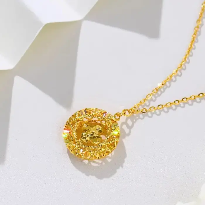 Collier avec pendentif attrape-rêves couleur or 18 carats