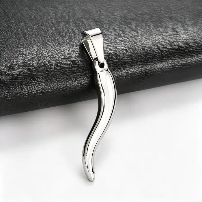 Collier pendentif chic en acier inoxydable en forme de piment pour femmes et hommes, breloques DIY e