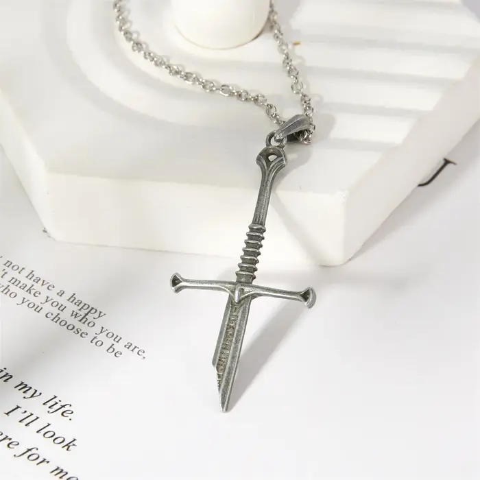 Rétro Excalibur cassé épée collier Punk à la mode pendentif en métal Collections Film le seigneur Narsil bijoux Fans cadeau