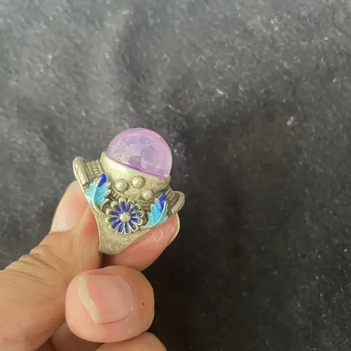Bague vintage antique incrustée de pierres précieuses