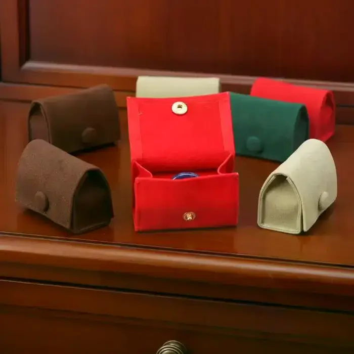 Pochette à bijoux en velours doux mini sac portable pour bagues étui à bijoux avec bouton pression pour boucles d'oreilles mariage fête voyage emballage cadeau jetting