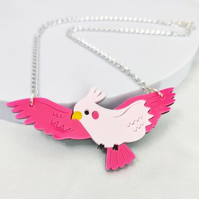 Collier court perroquet rose en acrylique pour femme