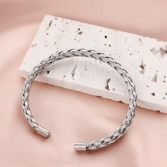 Bracelet jonc ouvert en fil torsadé en acier titane, couleur unie, haut de gamme, inaltérable, minimaliste et délicat, bijoux pour femme