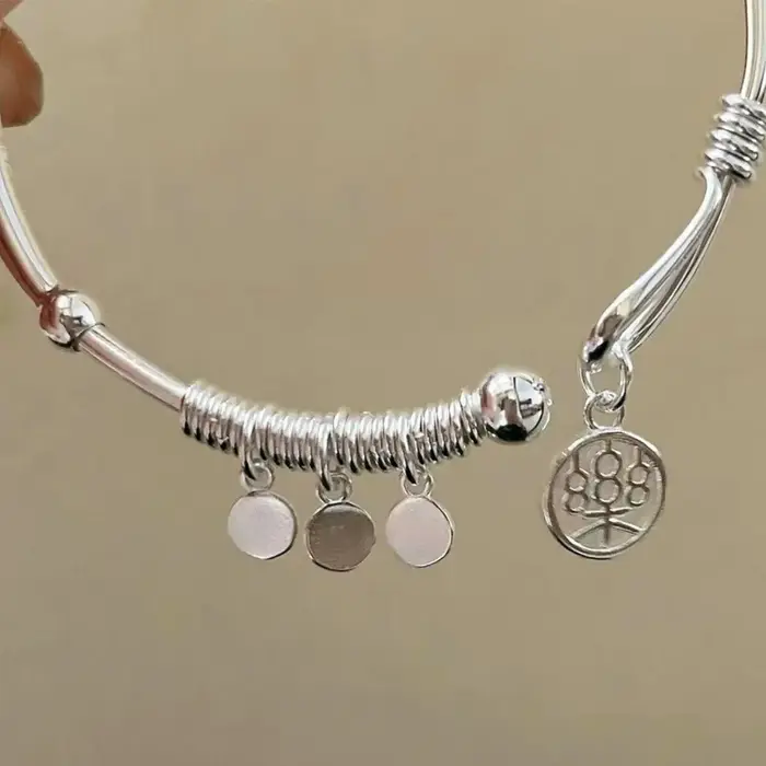 Bracelet de bénédiction irrégulier en argent regardé 925