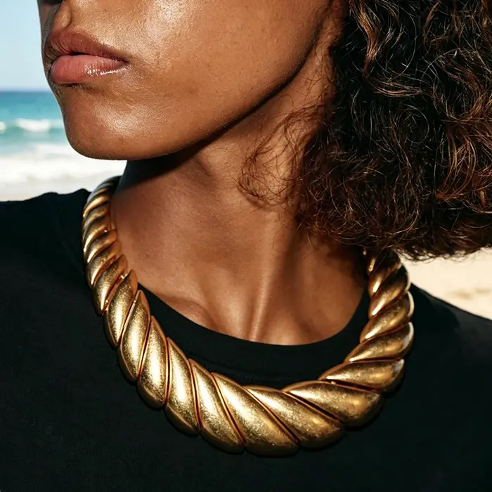Collier ras du cou doré torsadé massif pour femmes occasions spéciales vendange élégant bijou de qualité