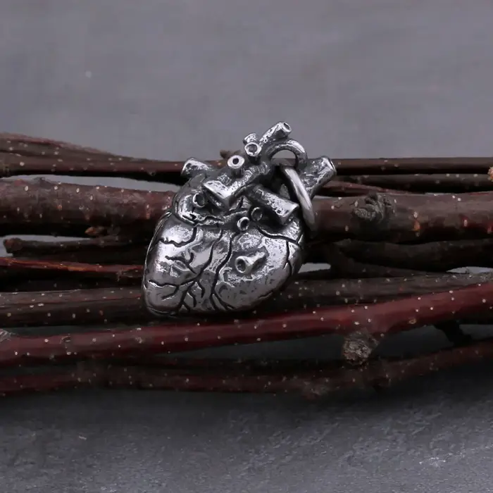 Collier Hip Hop en forme de cœur en acier inoxydable pour hommes et femmes