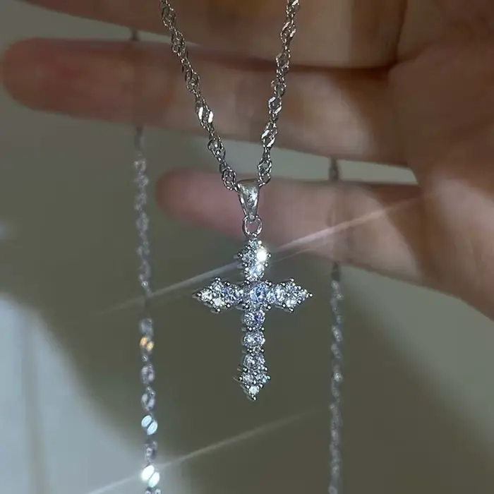 Collier pendentif croix en zircon cristal brillant pour femmes et filles Punk couleur argent chaîne fine bijoux de fête cadeau d'anniversaire occasions spéciales