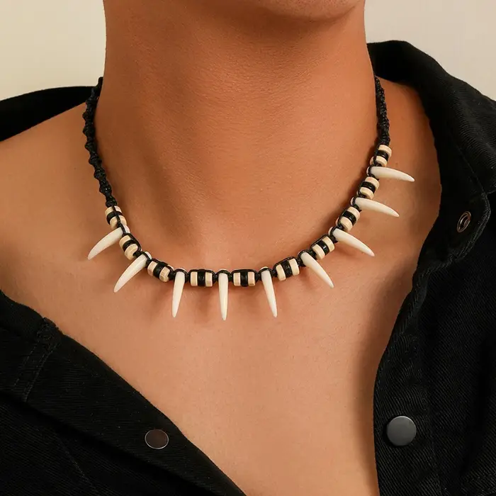 Collier dents de loup bohème tissé à la mode