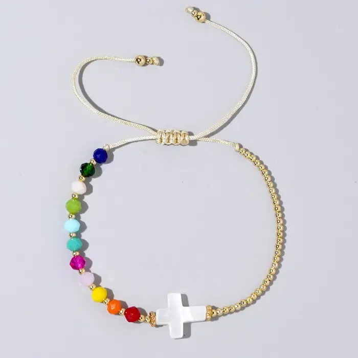 Bracelet réglable avec pendentif croix Boho perles colorées accents dorés pour femmes occasions spéciales traditionnellement inspiré