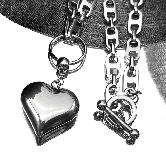 Collier pendentif rétro en forme de cœur d'amour romantique pour femmes et hommes