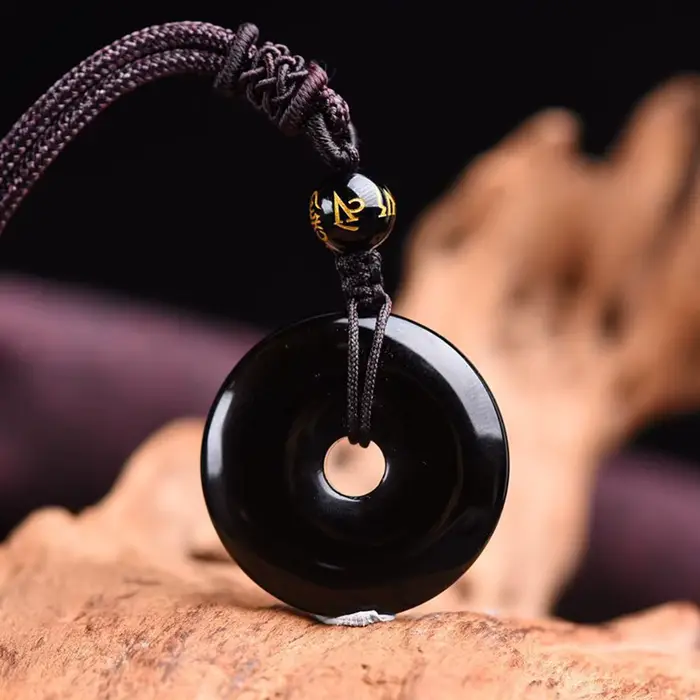 Collier pendentif rond en obsidienne pour la Protection