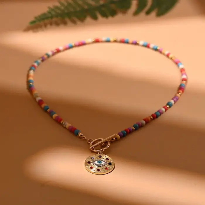 Collier pendentif oeil à la mode et enchanteur