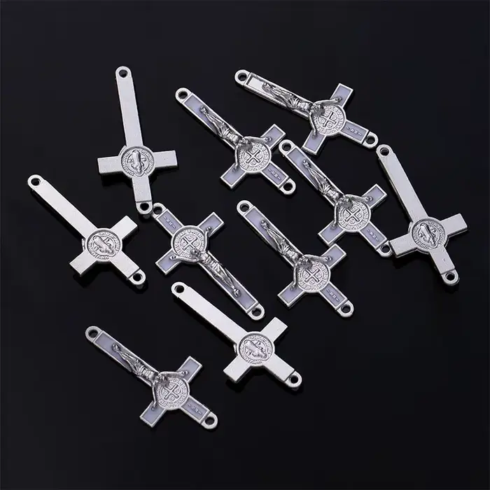 Charms néo-gothiques croix Saint Benoît chapelet connecteur central Triangle anneau bijoux accessoires fabrication bijoux pour femmes occasions spéciales