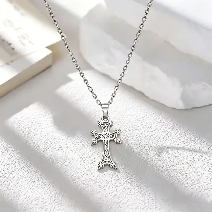Collier orné de croix arménienne
