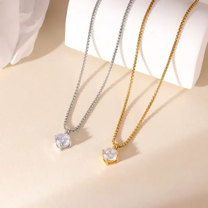Collier en acier inoxydable avec pendentif géométrique incrusté de cristal doré/argent pour femmes occasions spéciales