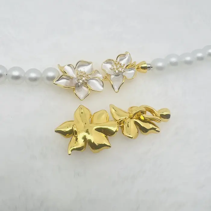 Boucle de connexion pour collier et bracelet