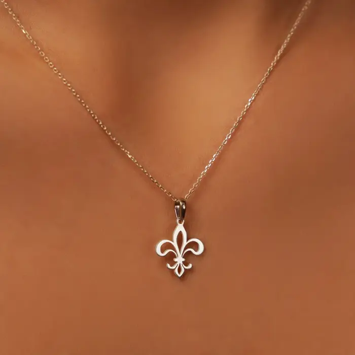 Pendentif de collier Fleur de lis exquis en argent sterling plaqué or, charme Fleur de lis unique, c