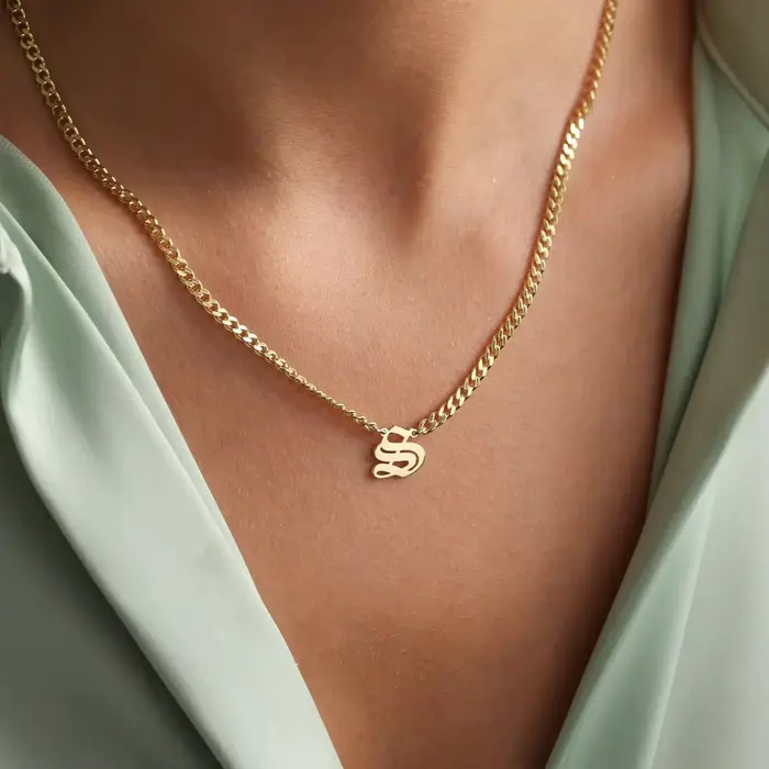 Collier avec initiales personnalisées, collier avec lettres anglaises anciennes, chaîne gothique cubaine avec nom, cadeau de fête des mères