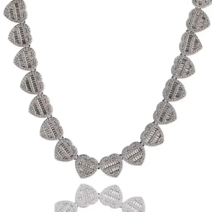 Collier d'amour incrusté de zircon