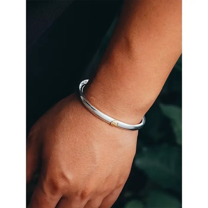 Bracelet Aigle à Quatre Yeux doré en or rose perle pour femmes occasions spéciales symboles d'amour et de fidélité