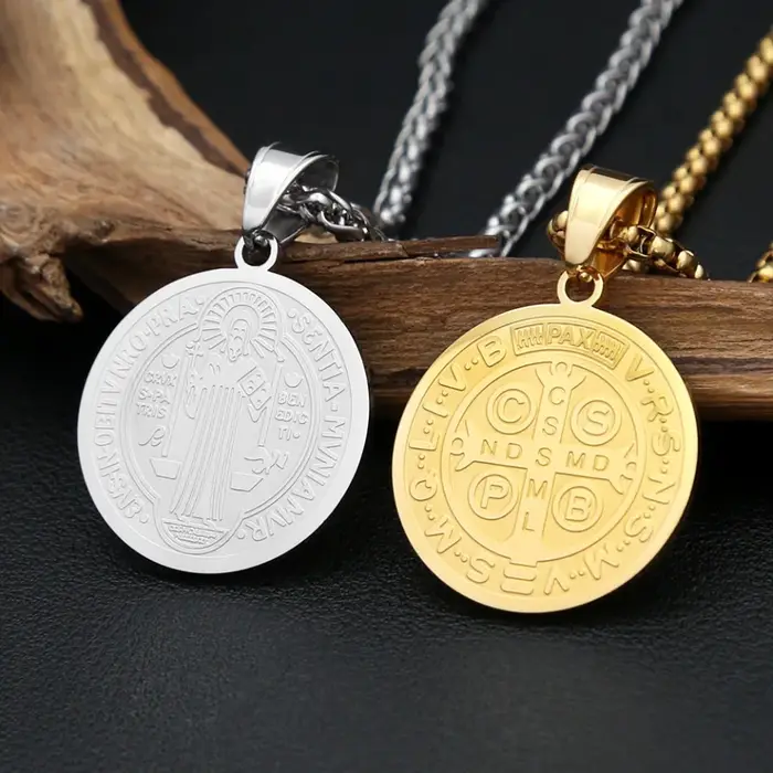 Collier Saint Benoît Vintage en Acier Inoxydable 316L pour Hommes et Femmes Occasions Spéciales Bijou Amulette Religieuse
