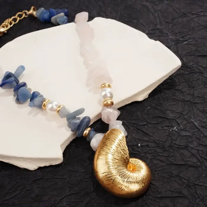 Collier pendentif conque pour femme